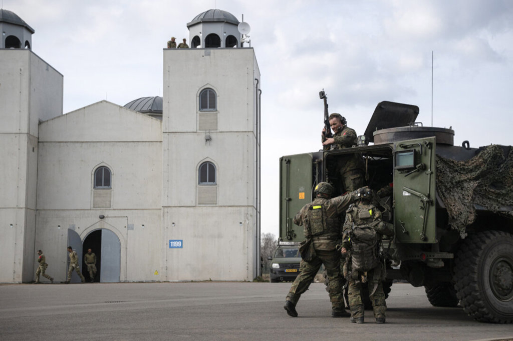 Германският президент заявява, че Берлин ще засили военната си роля в НАТО