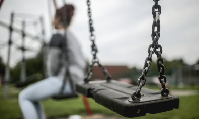 Европол разби международна педофилска мрежа за споделяне на видео - платформата Kidflix 1 Полицията в Европа разбива платформата за педофили „Kidflix"