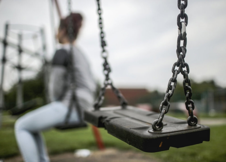 Европол разби международна педофилска мрежа за споделяне на видео - платформата Kidflix 1 Полицията в Европа разбива платформата за педофили „Kidflix"