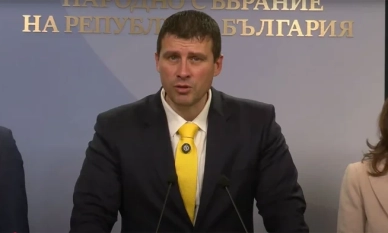 Ивелин Михайлов – на протест срещу педофилията пред Съдебната палата в София