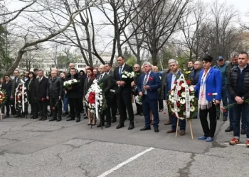 На възпоменателната церемония присъстваха ръководството на ЛТУ, представители на Министерството на земеделието и храните, Изпълнителната агенция по горите, Съюза на лесовъдите в България, преподаватели, студенти и множество гости, свързани с горското дело. Снимки: Пресцентър ЛТУ