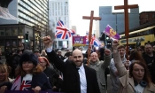 Ник Тенкони и UKIP са двигателят зад протестите в началото на април, когато жителите на Острова поискаха масови депоратции за нелегалните имигранти в страната си.