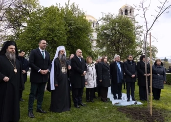 По време на официалното бе   засаден млад дъб - символ на българската гора и на дълголетие. Снимка: Прес служба на президентската институция
