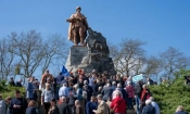 В честванията при Зееловските възвишения тази година по данни на оранизаторите са взели участие около 800 души. Обикновено са десет пъти по-малко. Снимка: Tagesschau