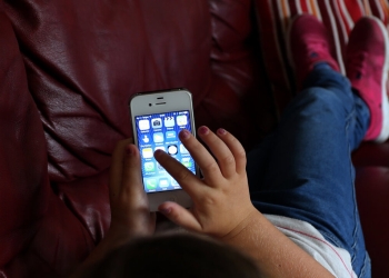 Хиляди канадски родители поемат ангажимент да отложат използването на смартфони от децата си 59 Хиляди канадски родители поемат ангажимент да отложат използването на смартфони от децата си