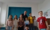 Авторът Симеон Танчев представя книжката „Шници и г-н Ламантин“ на учениците в Международно  училище „Космос“, 22 май 2025 г. (снимка: личен архив)