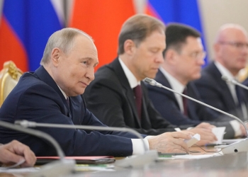 Си Дзинпин и Путин засилват партньорството си "без граници" по време на честванията за 9 май 1 Китайският Си казва на руския Путин да устоява на "външна намеса", докато сътрудничеството се задълбочава