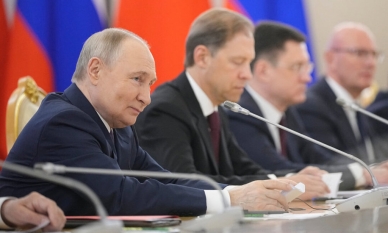 Китайският Си казва на руския Путин да устоява на "външна намеса", докато сътрудничеството се задълбочава