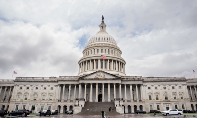 Камарата на представителите прие законопроект срещу насилственото отнемане на органи от последователи на Фалун Гонг в Китай 1 Сградата на Капитолия на САЩ във Вашингтон на 5 май 2025 г. Мадалина Василиу/The Epoch Times