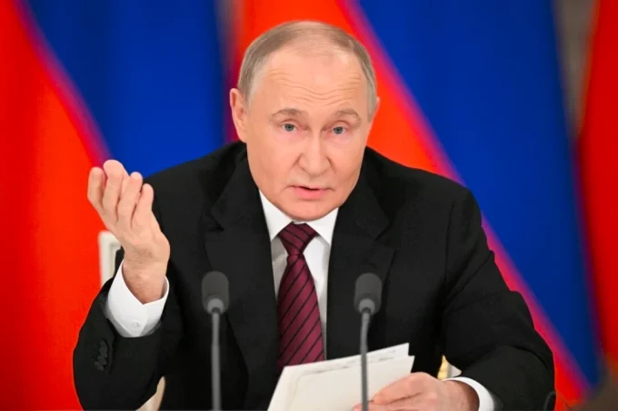 Руският президент Владимир Путин дава изявление за руските медии в Кремъл на 11-ти май 2025 г. Снимка: Сергей Бобилев/ РИА Новости