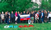 Пред руското посолство събралите се български и руски граждани напомниха за руското самосъзнание на гражданите на Одеса. Снимка: Георги Съйков