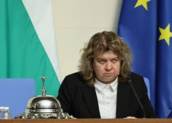 Председателката на парламента пренебрегна предложението за референдум на българския президент – последваха реакции 3 Наталия Киселова бе критикувана от три опозиционни партии, че надвишава правомощията си, като решава еднолично парламентът да не разглежда предложението на българския президент да се проведе референдум за еврото. Снимка: БГНЕС