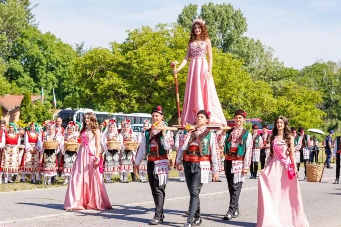 Казанлък избира 57-мата Царица роза днес