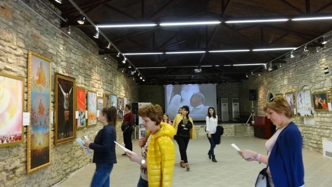 Престижната международна изложба „Изкуството на Джън Шан Жен“ гостува в град Варна 1 Престижната международна изложба „Изкуството на Джън Шан Жен“ гостува в град Варна