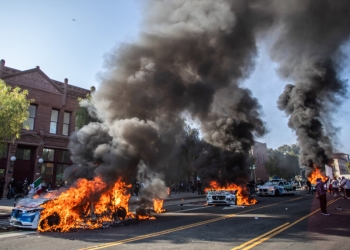 Законодатели разследват бунтовете в Лос Анджелис срещу антиимиграционните служби за връзки с Китайската комунистическа партия 41 Законодатели разследват антиимиграционни бунтове в Лос Анджелис за връзки с Китайската комунистическа партия