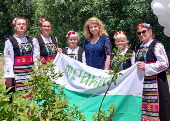 Илияна Йотова: Докладът от ЕК и ЕЦБ относно готовността на България за еврозоната потвърждава нашите опасения 1 Когато един народ загуби паметта си, губи и бъдещето си, като къща без основи е, заяви Илияна Йотова в местността "Илиева нива". Снимка: Прес служба на президентската институция