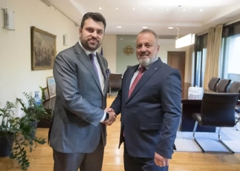 Люпчо Георгиевски, председателят на заличения Културен клуб “Иван Михайлов”, се срещна с министъра на външните работи 65 Министър Георг Георгиев прие председателя на вече заличеното сдружение Културен клуб “Иван Михайлов” Люпчо Георгиевски в МВнР