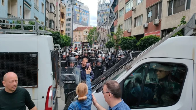 protest lev policija