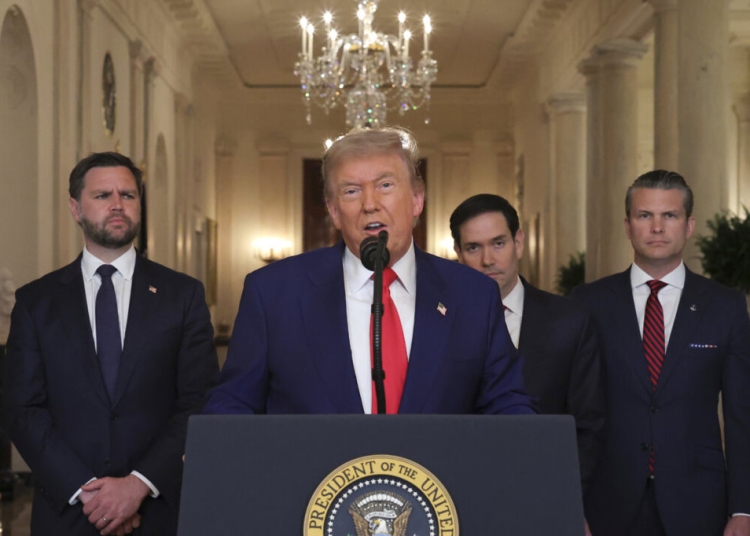 След американските удари Тръмп заплашва с "много по-сериозни" атаки, ако Иран не потърси мир