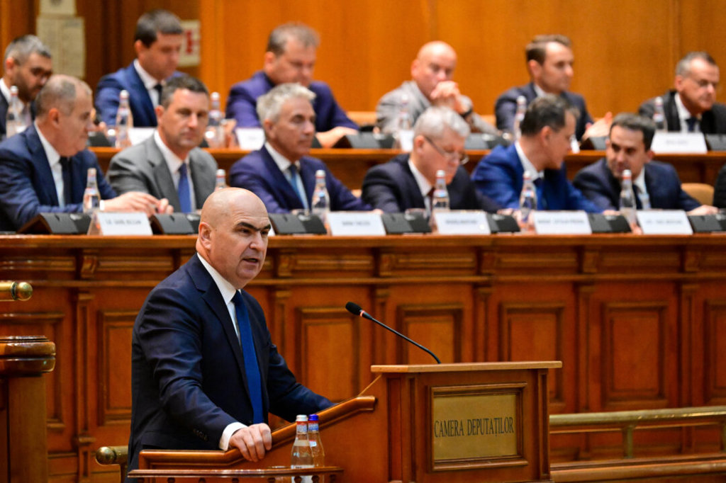 Новото румънско правителство отстоя плана си за покачване на данъците и устоя на вота на недоверие