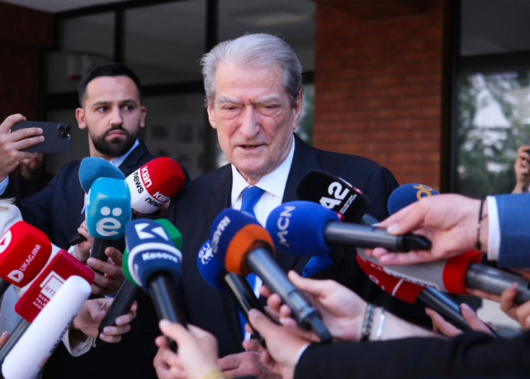 Започна делото за корупция срещу бившия албански министър-председател Сали Бериша 1 Започна делото за корупция срещу бившия албански министър-председател Сали Бериша