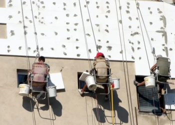 Парите, предвидени за самоучастие при изпълнение на енергийната ефективност на многофамилните жилищни сгради по Етап II на Плана за възстановяване и устойчивост, ще останат в домакинствата.