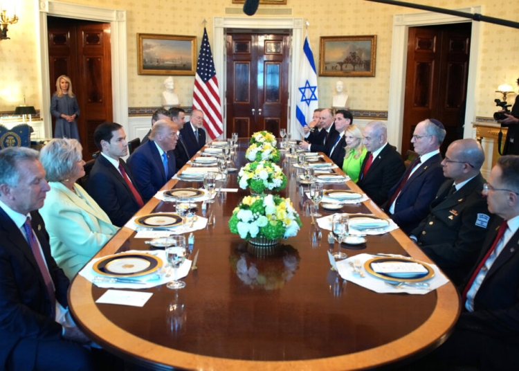 Тръмп и Нетаняху се срещнаха за втори пореден ден в Белия дом; обсъждат Газа 1 Тръмп и Нетаняху се срещнаха за втори пореден ден в Белия дом за обсъждане на ситуацията в Газа