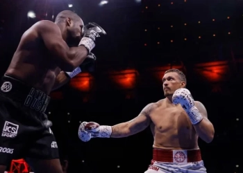 Усик триумфира над Дюбоа в боксовата гала-вечер на „Отмъщението“