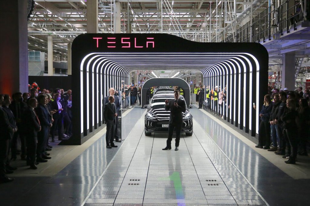Продажбите на Tesla в Германия паднаха с 55 процента през юли, а във Великобритания - с 60 процента