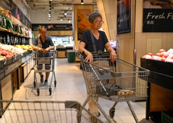 Китайската икономика губи темп заради търговската война със САЩ, сочат данните