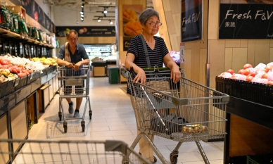 Китайската икономика губи темп заради търговската война със САЩ, сочат данните