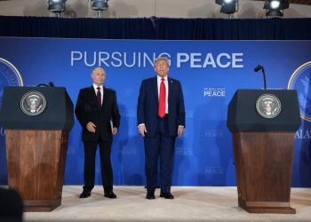 Срещата на върха между Тръмп и Путин завърши без примирие, но надеждите за споразумение остават