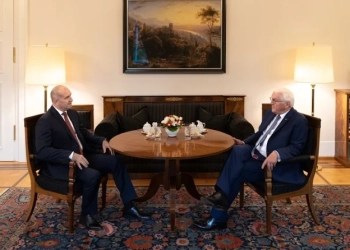 След срещата „на четири очи“ в президентския дворец „Белвю“ в Берлин между германския президент Франк Валтер-Щайнмайер и българския му колега Румен Радев двамата ръководиха пленарните разговори между делегациите на двете страни. Снимки: Прес служба на президентската институция