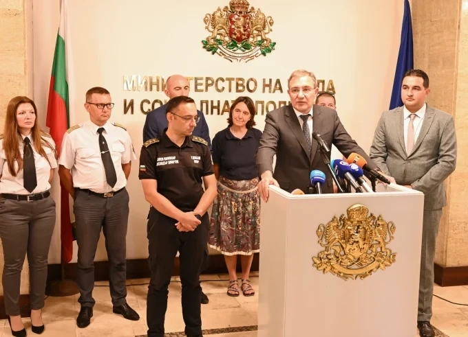 14 милиона лева за модернизация на доброволните формирования и пожарните служби са осигурени от МТСП 1 14 милиона лева за модернизация на доброволните формирования и пожарните служби са осигурени от МТСП