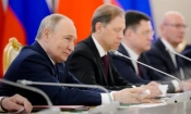 Руският президент Владимир Путин участва в среща с китайските си партньори на 8-ми май 2025 г. в Кремъл, Москва. Снимка: Павел Бедняков/AFP чрез Getty Images
