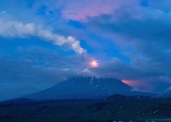 7 вулкана в Камчатка изригват след земетресение от 8,8 по Рихтер в Русия