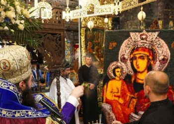 Троянският манастир тържествено отбеляза навечерието на Успение Богородично с освещаване на уникална тъкана икона 65 Най-голямата тъкана икона в България бе осветена в Троянският манастир в навечерието на Успение Богородично (снимка: "Троян Експрес")