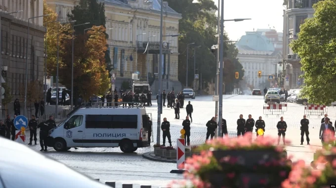 Засилени мерки за сигурност в района на Народното събрание, 18 септември 2025 г. (снимка: „Свободна Европа“)
