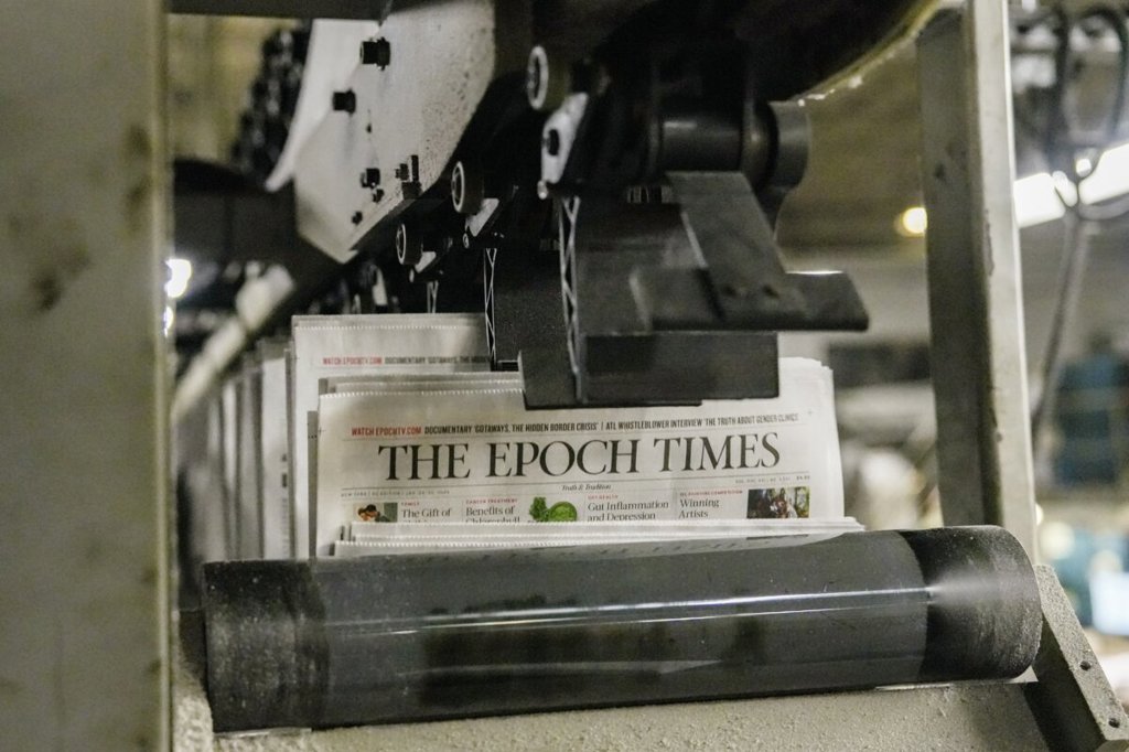 Вестници на The Epoch Times, отпечатани в печатница в Ню Джърси на 23 януари 2024 г. (Samira Bouaou/The Epoch Times)