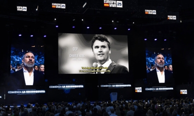 Продължават бденията и почетните церемонии в памет на Чарли Кърк по целия свят 1 Бдения и възпоменателни церемонии в памет на Чарли Кърк се проведоха по целия свят