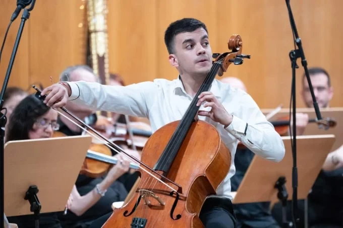 nov simfonichen orkestar