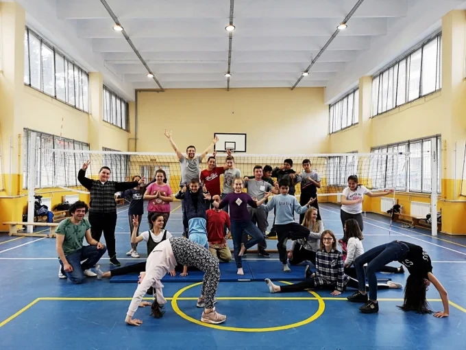 socialnija cirk na fondacija mini art