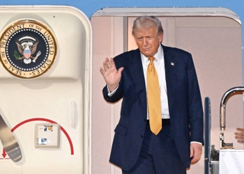 Конкуренцията между САЩ и Китай се засилва по време на азиатската визита на Тръмп; Пекин се опитва да спечели страните от региона 73 Конкуренцията между САЩ и Китай се изостри по време на азиатското турне на Тръмп, докато Пекин се опитваше да спечели страните от региона