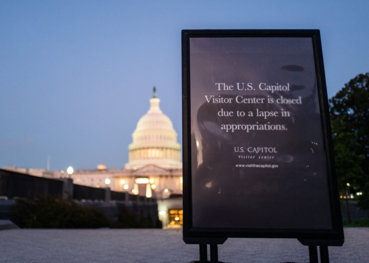 Официален представител на Белия дом обяви, че скоро ще започнат съкращения, ако преговорите за избягване на спирането на правителството се провалят