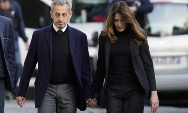 Бившият френски президент Никола Саркози влезе в затвор в Париж в изпълнение на присъдата си 1 Бившият френски президент Никола Саркози постъпи в парижки затвор, за да изтърпи наложената му присъда