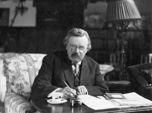 Християнин-земеделец се противопоставя на комунизма и либерализма, като прославя Бога чрез любовта и грижата си към земята 11 Г. К. Честъртън на недатирана снимка (Public Domain)