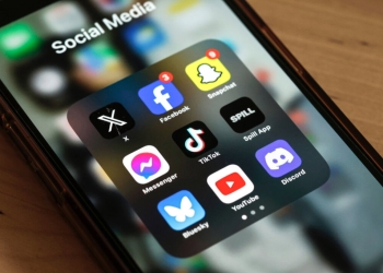 ЕС започна разследване за детската безопасност в Snapchat, YouTube и App Store