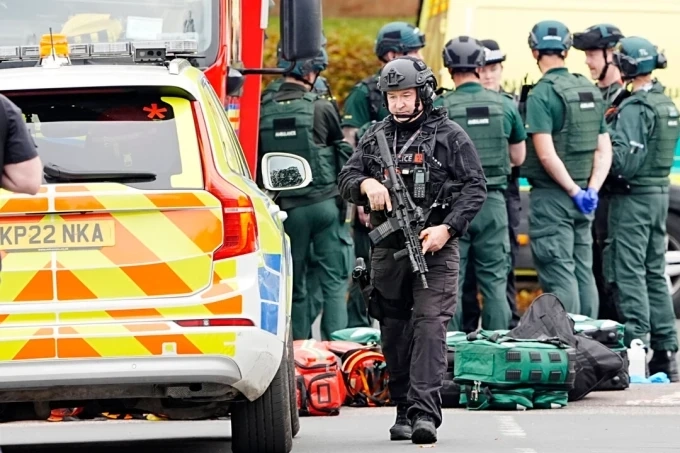 Двама загинали и трима тежко ранени след нападение на синагога в Манчестър