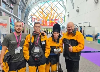 Българските заварчици младежи са в Топ 4 на международно състезание в Германия 66 Българският отбор ликува след полученото отличие. Снимки: Архив на Николай Колев