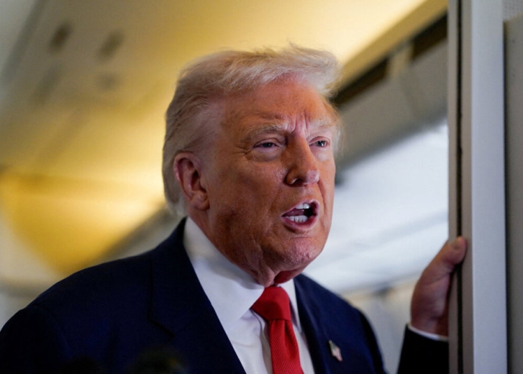 Тръмп сменя курса и призовава републиканците да подкрепят обнародването на досиетата на Епстийн 1 Тръмп сменя позицията си и призовава republican депутатите да подкрепят публикуването на досиетата на Епстайн